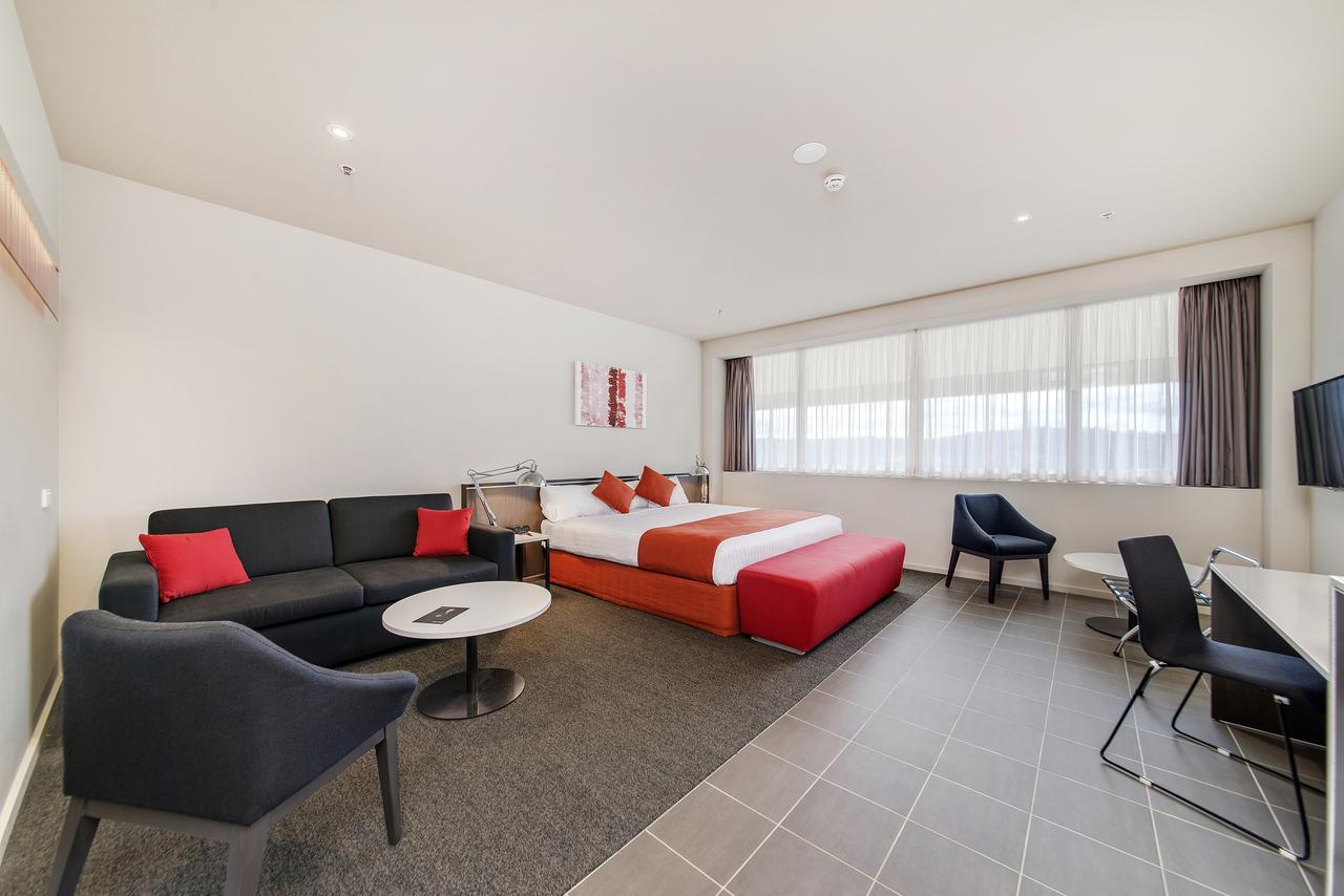 Abode Woden Aparthotel Canberra Exterior photo