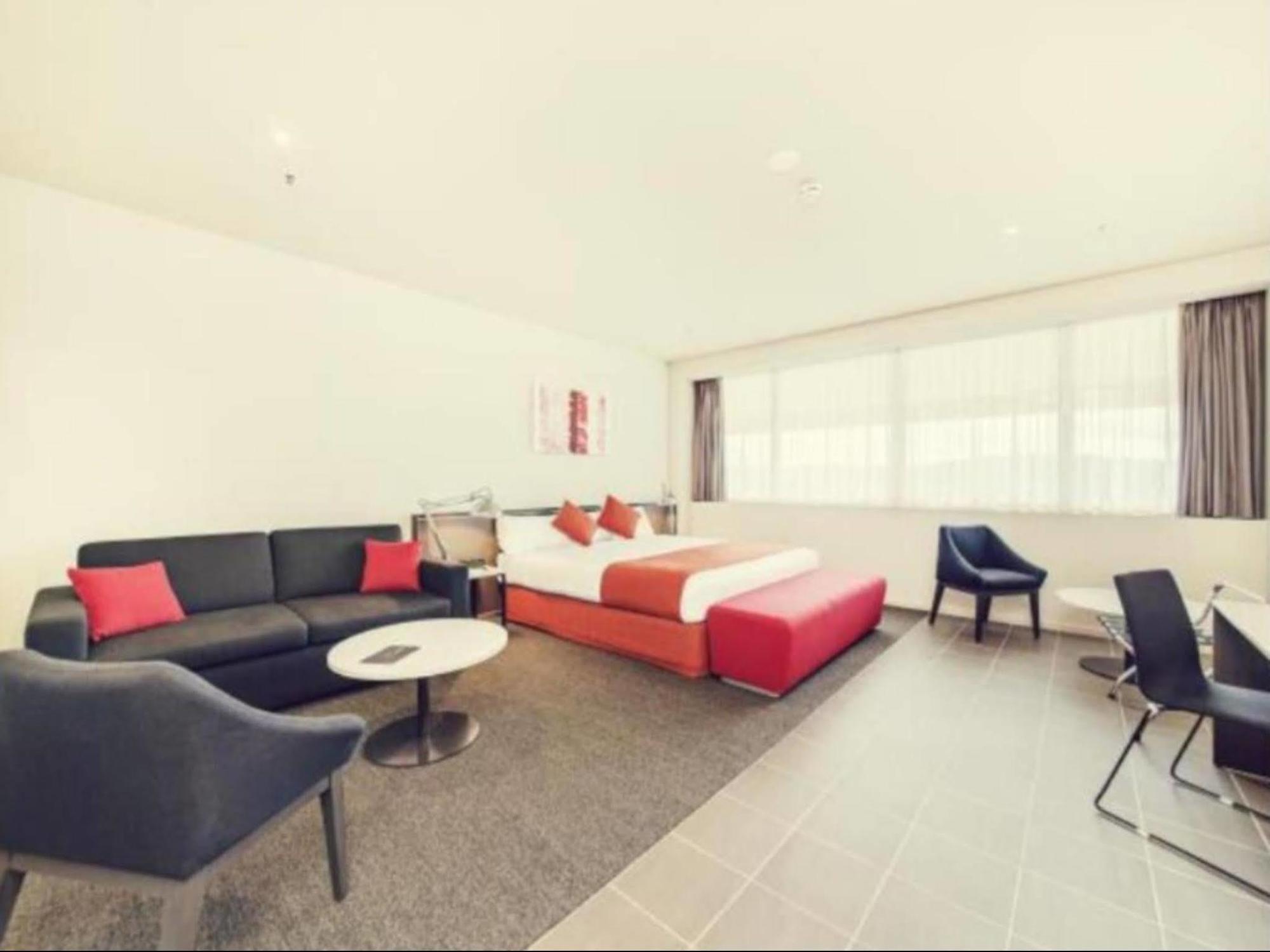 Abode Woden Aparthotel Canberra Exterior photo